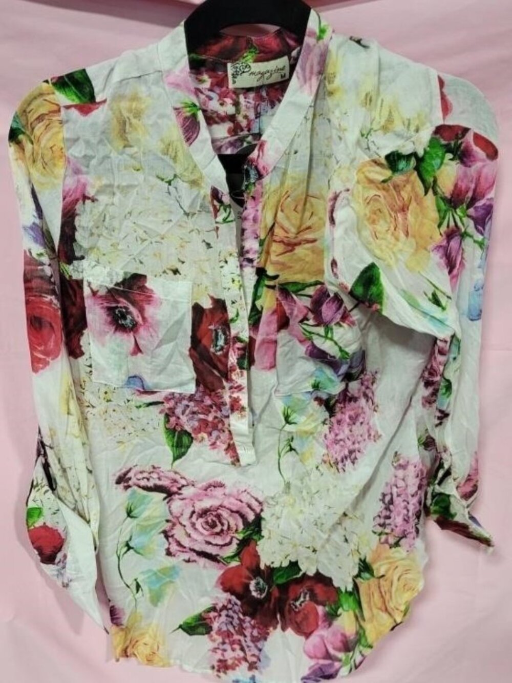 MAGAZINE FLORAL BUTTON DOWN TOP - M